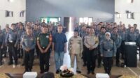 Babinsa Blimbing Bekali Satlinmas Pandanwangi Tingkatkan Kesigapan dan Kedisiplinan