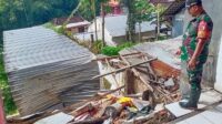 Babinsa Gadang Monitoring Bencana Longsor di Kolonel Sugiono