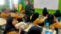 Babinsa Sukoharjo Monitoring Program Makan Bergizi Gratis di SMPN 2 Malang