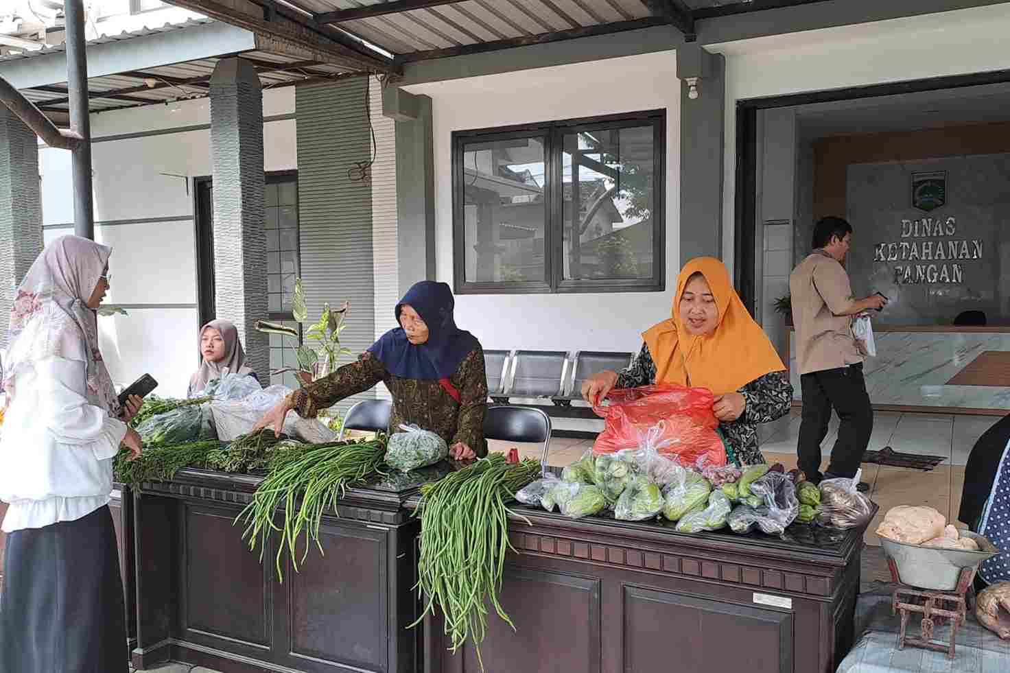 DKP Kabupaten Malang Gelar Pasar Pangan Murah, Warga Antusias Belanja Kebutuhan Pokok