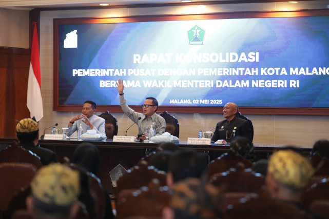 Wali Kota Malang Selaraskan Dasa Bakti dengan Asta Cita, Wamendagri Berikan Apresiasi 1 Wamendagri berikan wejangan terkait program pembangunan. (ist)