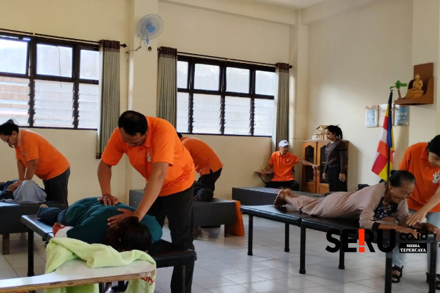 Pengobatan alternatif masih diminati masyarakat Kota Malang dan Malang Raya. (ws13)