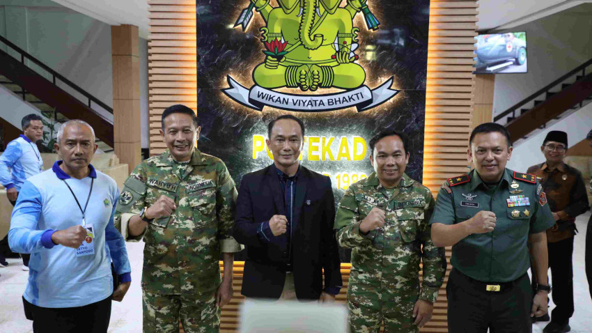 Kepala BKN, Prof Zudan Arif Fakhrullah (tengah) menjadi narasumber utama retret Pemkot Malang. (pro)
