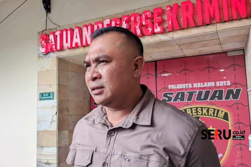 Kasat Reskrim Polresta Malang Kota menjelaskan tujuan pemeriksaan hari ini. (ws13)