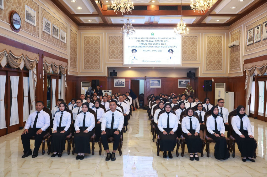 Sebanyak 50 CPNS menerima SK di Balai Kota Malang. (pro)