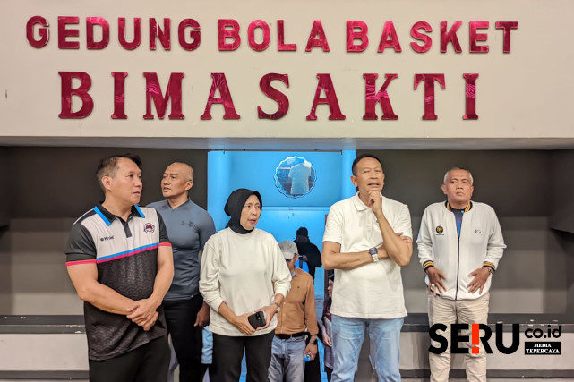 Wali Kota Malang dan jajaran meninjau kesiapan GOR Bima Sakti sebagai venue Porprov IX Jatim. (ws13)