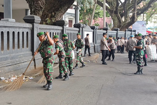 Pasca Demo Hari Buruh, Kodim 0833 dan Polresta Malang Kota Aksi Bersih-bersih