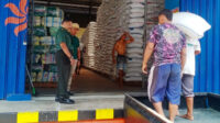 Babinsa Gadang Monitoring Stock Beras Gudang Bulog