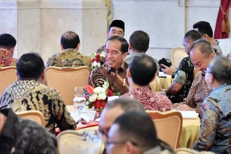 Tunjukkan Ijazah ke Polisi, Jokowi Diduga Sengaja Pelihara Isu Ijazah Palsu Agar Tetap Eksis