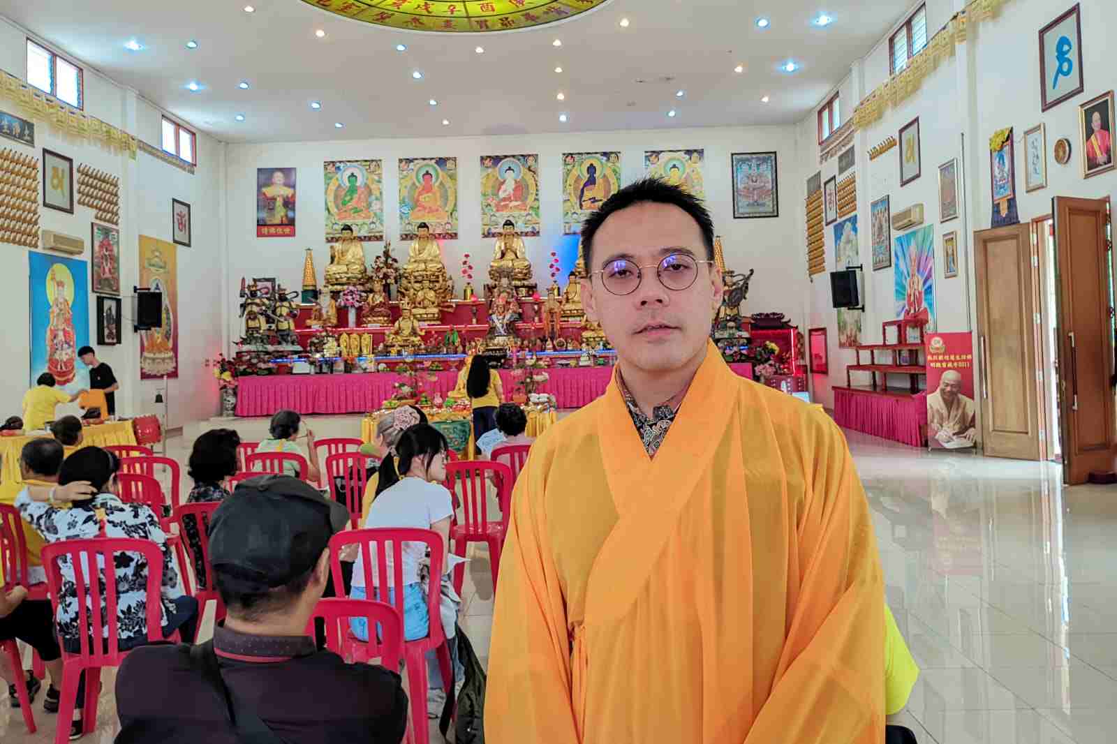 Umat Buddha Kota Malang Tebar Pesan Perdamaian Dibalik Kesederhanaan Hari Raya Waisak 2025