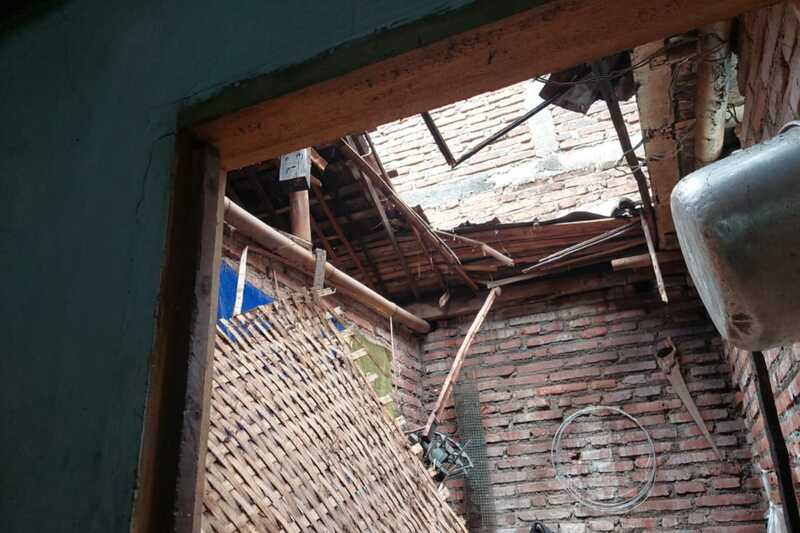 Atap Rumah Warga Singosari Rusak Diterjang Angin Kencang
