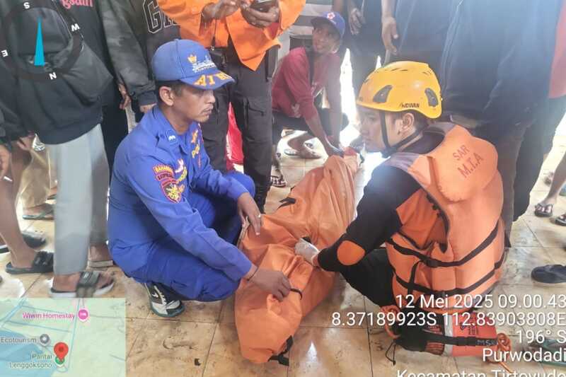Pemuda Asal Dampit Tewas Digulung Ombak Saat Mandi di Pantai Lenggoksono Bersama Rekannya