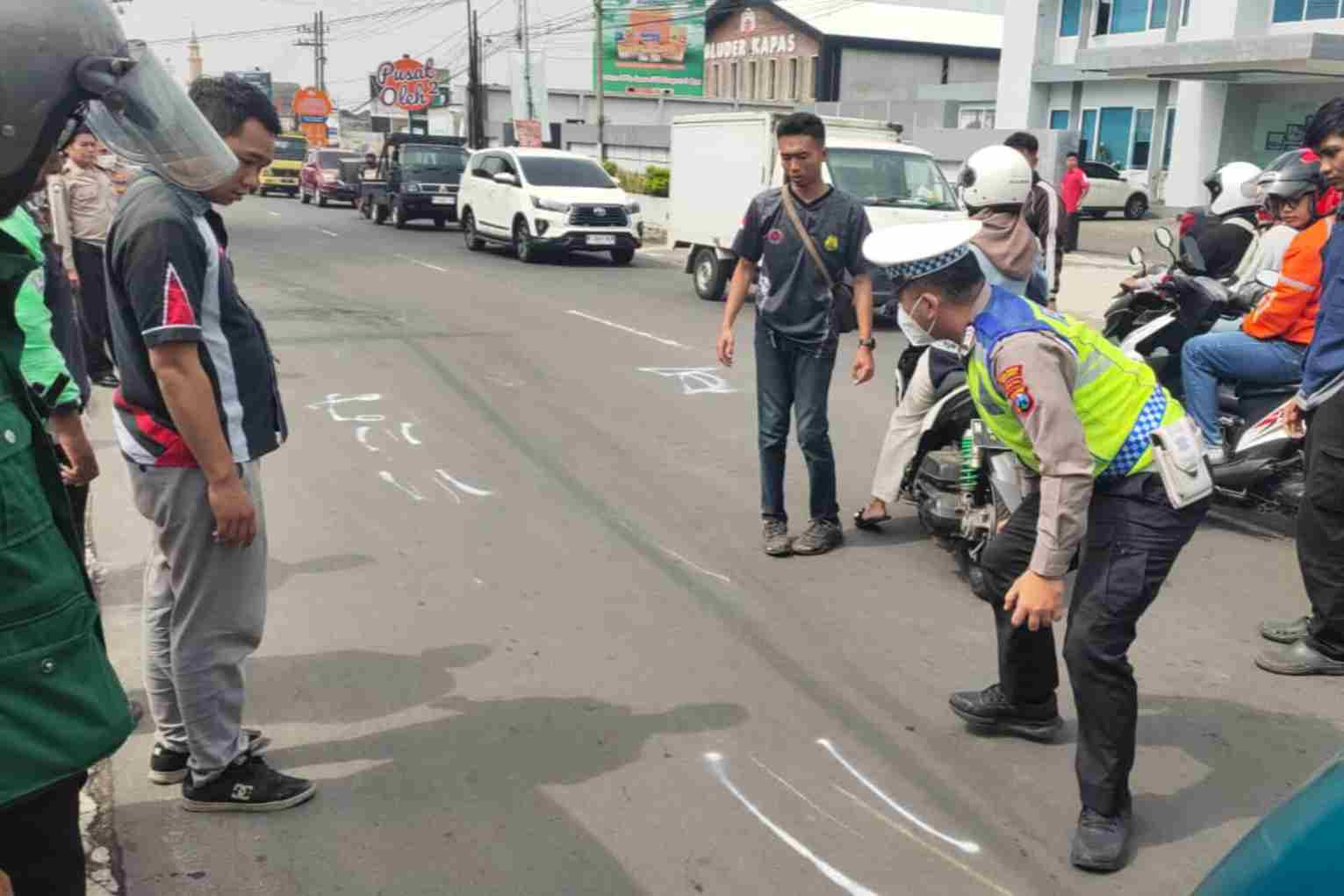 Ibu Rumah Tangga Meninggal Usai Menyalip dari Kiri di Jalan Raya Karangploso