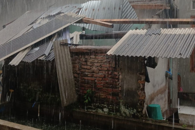 Diguyur Hujan Deras dan Angin Kencang, Belasan Rumah di Dua Desa Pakisaji Terdampak