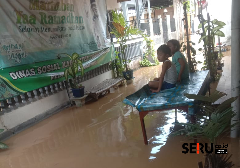 Banjir Rendam Enam Wilayah di Pamekasan, Warga Dievakuasi Sejak Subuh