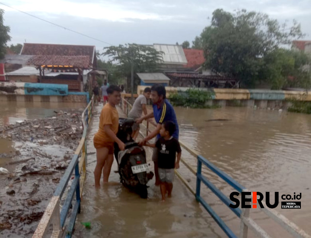 Banjir Rendam Enam Wilayah di Pamekasan, Warga Dievakuasi Sejak Subuh