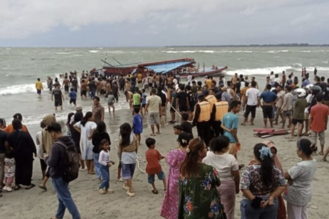 Kapal Wisata Tenggelam di Pulau Tikus Bengkulu, 7 Meninggal dan 97 Selamat