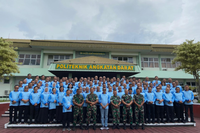 Jajaran Pemkot Malang mengikuti retret berbasis militer di Poltekad. (ist)