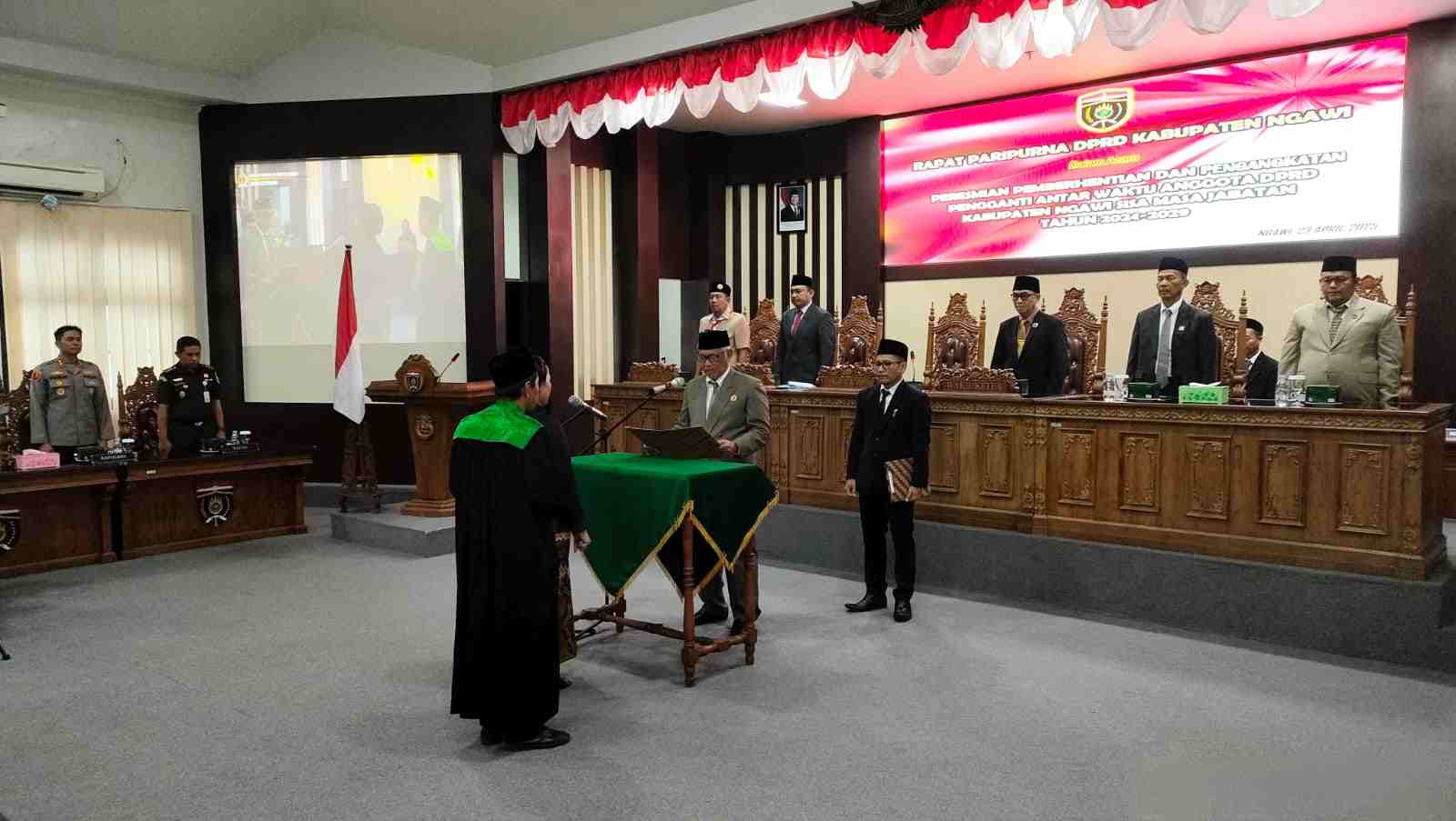 DPRD Resmi Melantik PAW Anggota Fraksi PDI Perjuangan