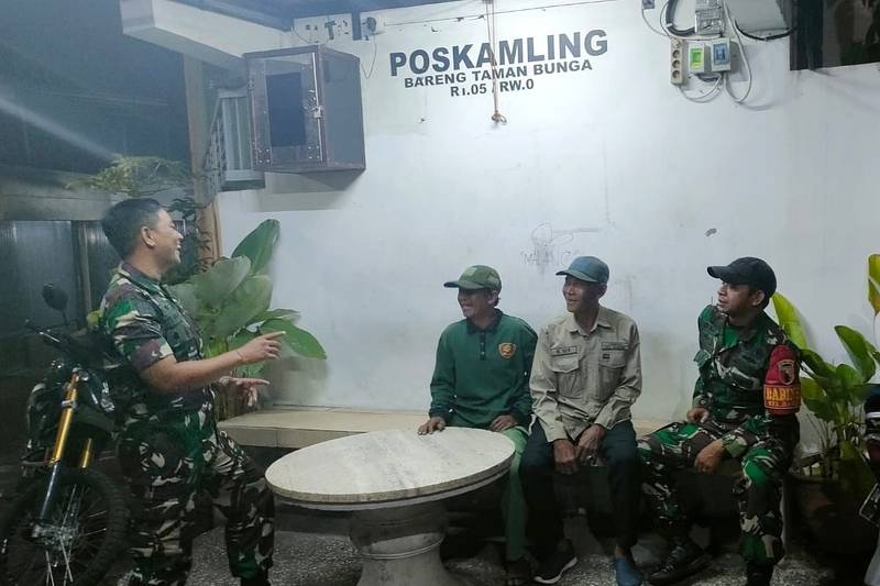 Babinsa Bareng Patroli Dialogis Jaga Kondusivitas Wilayah