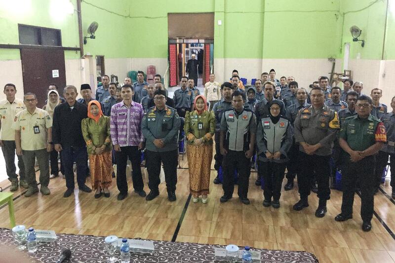 Babinsa Kebonsari Berikan Pelatihan Peningkatan Kapasitas Linmas Jaga Keamanan dan Ketertiban