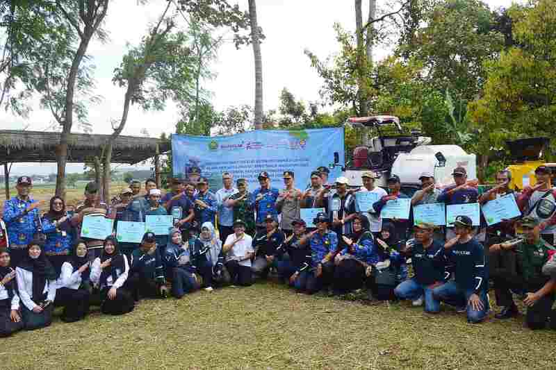 Dandim 0833 Dampingi Forkopimda Dukung Ketahanan Pangan Lewat Penyerahan Alsintan