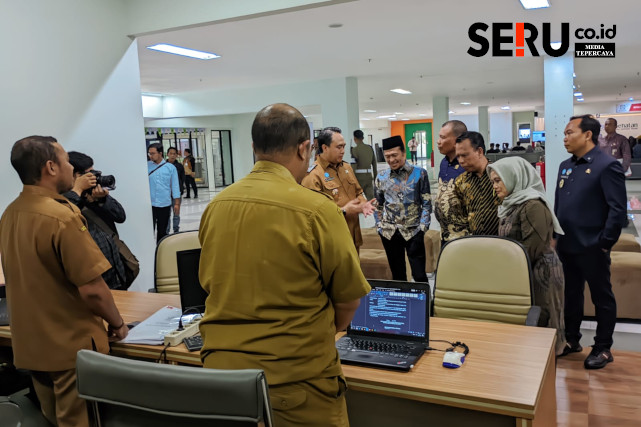 Komisi A DPRD Jatim meninjau pelayanan publik Pemkot Malang di MPP. (bas)

