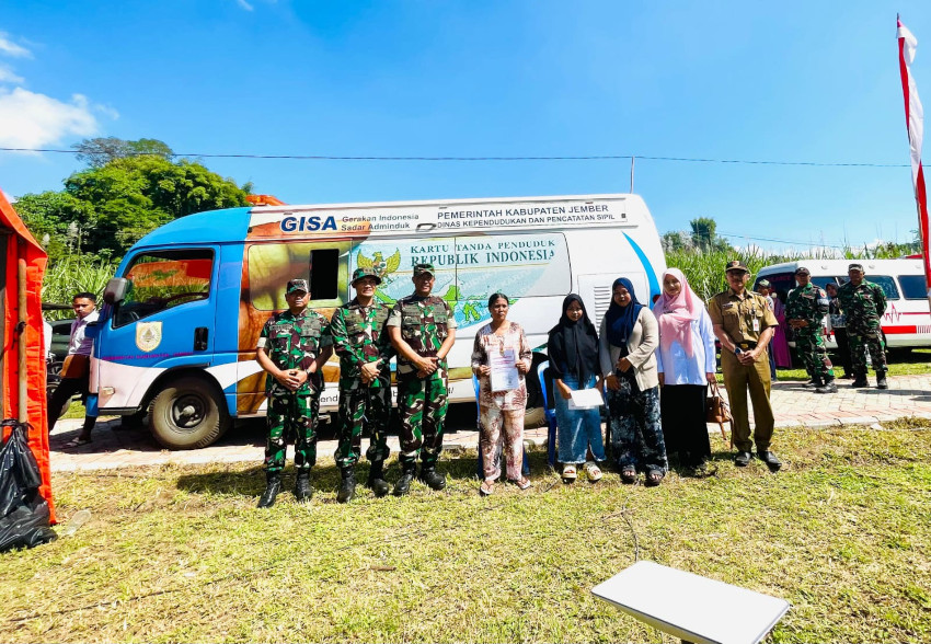 Dispendukcapil Jember Cetak Hampir 1.000 Dokumen dalam Program TMMD Kodim 0824