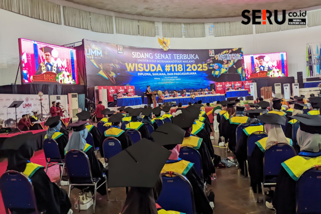 Prosesi wisuda ke-118 UMM di Dome UMM. (bas)
