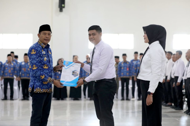 Wali Kota Malang Serahkan SK 1.579 Tenaga PPPK Tahap I 2024