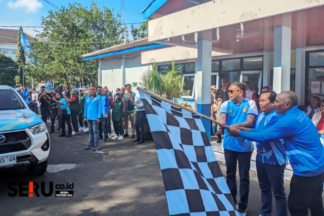 Wali Kota Malang membuka kirab obor Porprov IX Jatim. (bas)