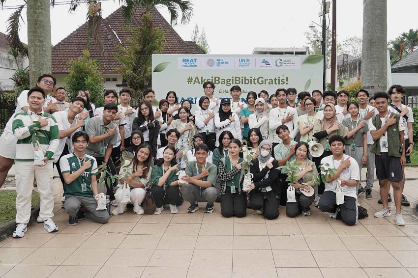PJT I Bagikan Ratusan Bibit Pohon hingga Bersihkan Pantai, Peringati HLH Sedunia 2025