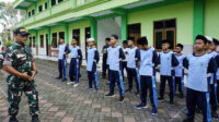 Babinsa Sukun Tingkatkan Disiplin dan Karakter, Bekali PBB Siswa SMPI Annuriyah