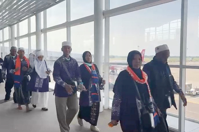 Pesawat Jemaah Haji Jember Mendarat Darurat di Kualanamu, Gus Fawait Pastikan Semuanya Aman