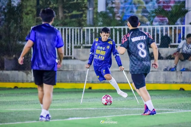 Arif Setyo Budi tak takut bermain bola dengan pemain non disabilitas. (dok Arif SB for SERU.co.id)