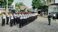 Babinsa Sukun Bina dan Latih Linmas Mulyorejo Tingkatkan Kesiapsiagaan