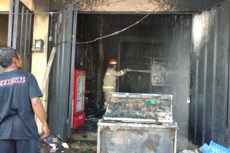 Dalam Sehari Dua Bangunan di Kabupaten Malang Terbakar, Kerugian Capai Rp100 Juta dan Satu Korban JiwaDalam Sehari Dua Bangunan di Kabupaten Malang Terbakar, Kerugian Capai Rp100 Juta dan Satu Korban Jiwa
