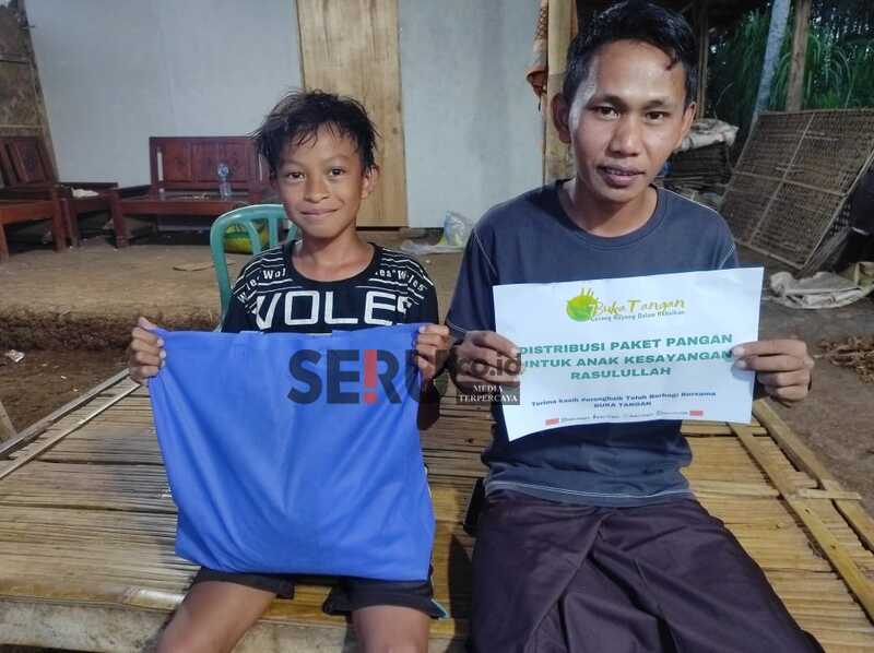 Komunitas Buka Tangan Berbagi Sembako untuk Anak Yatim di Desa Glingseran
