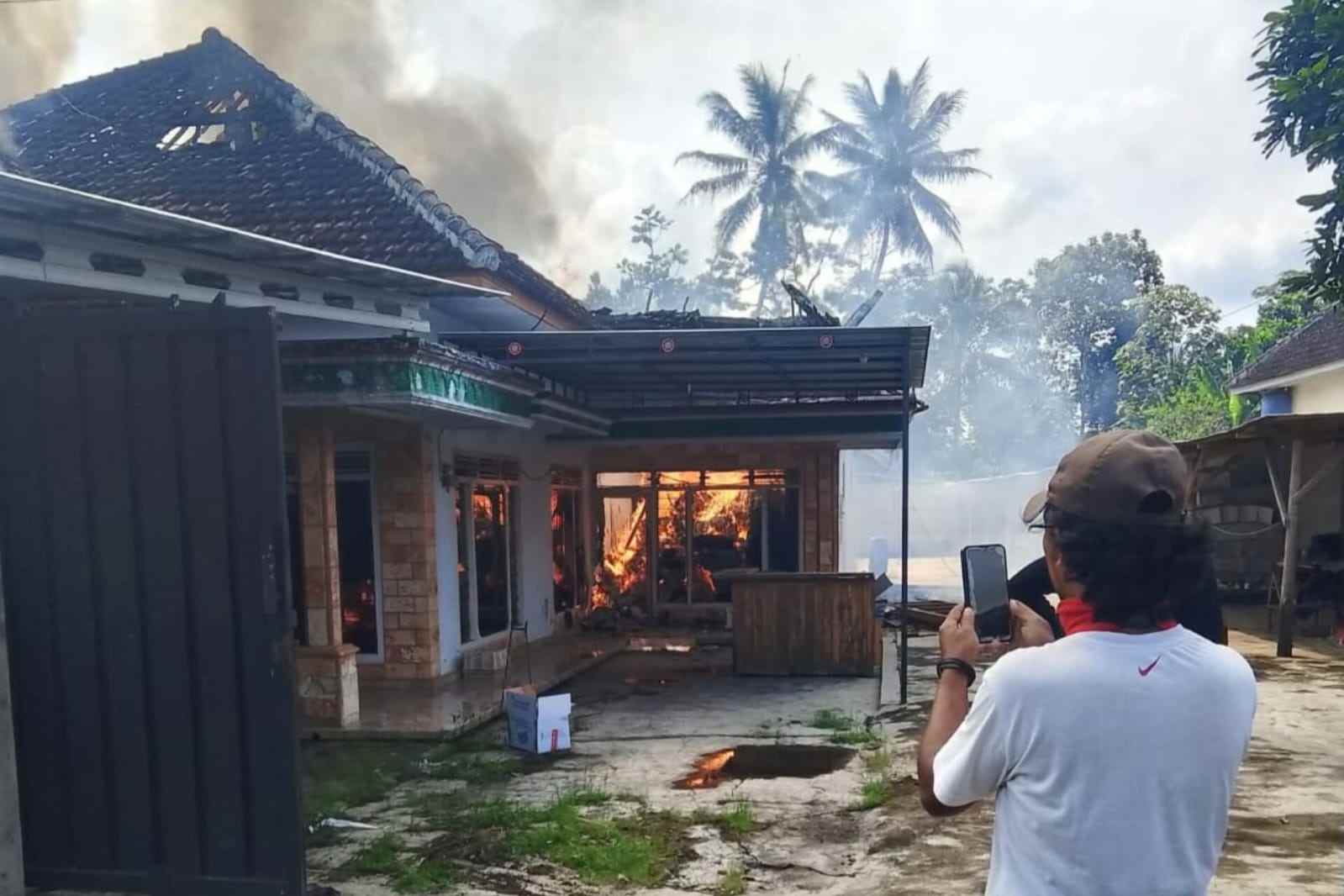 Bekas Rumah Produksi Jahe Bubuk di Kecamatan Pagelaran Habis Terbakar