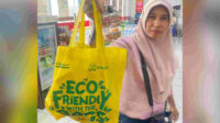 Alfamart Bagikan Ratusan Tas Go Green, Dukung Kebijakan Bupati Blitar