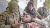 Satpol PP Jember Sita 124 Botol Miras dan Ribuan Rokok Ilegal