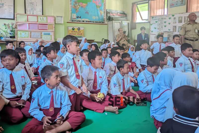 Pemkot Malang Putuskan Pembagian Seragam Gratis Berupa Kain Tanpa Ongkos Jahit