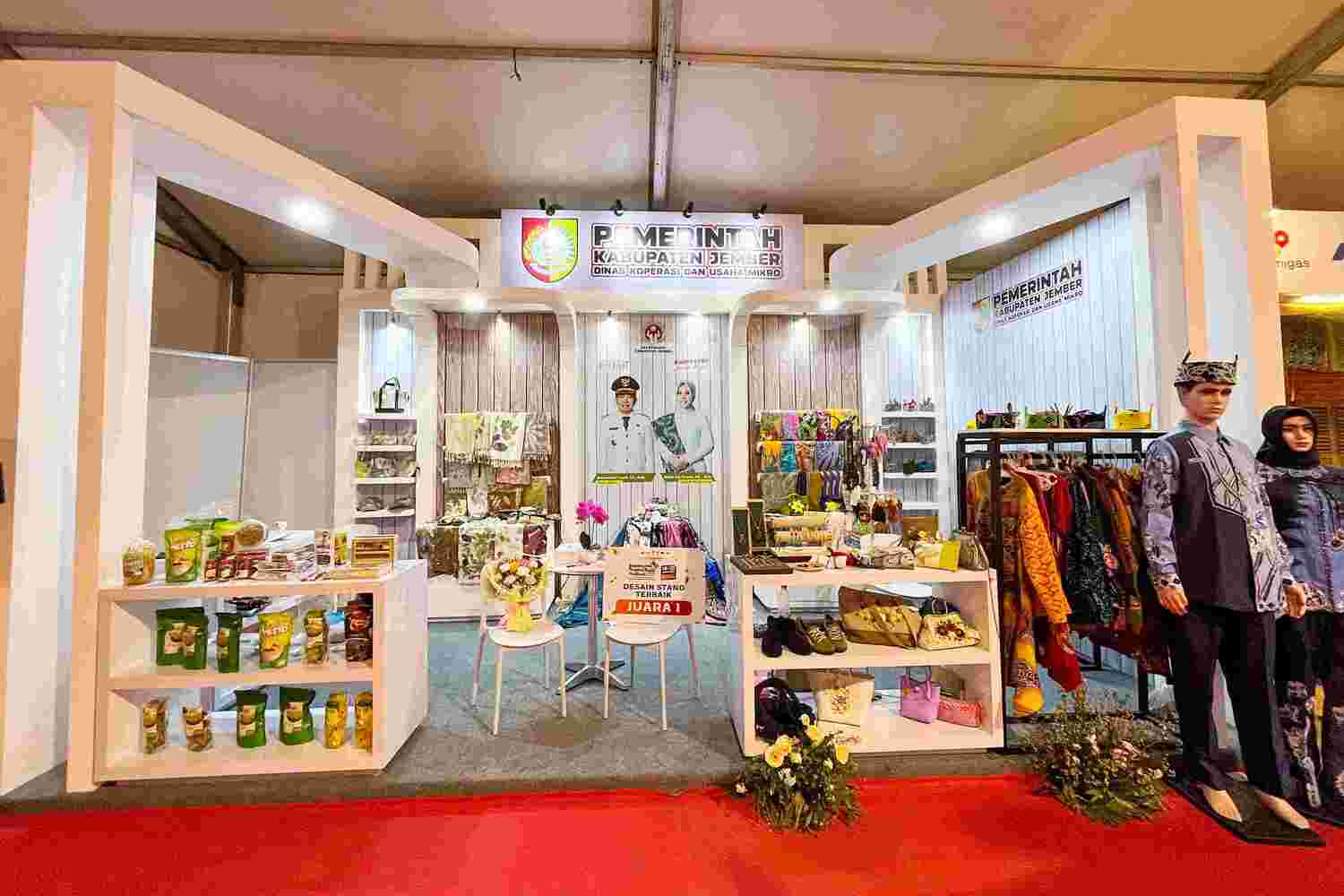 Jember Raih Juara 1 Desain Stand Terbaik Pameran Bojonegoro Wastra Batik Festival