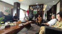 Wali Kota Batu Terima Audiensi Jajaran Redaksi Memo X Group di Ruang Kerja