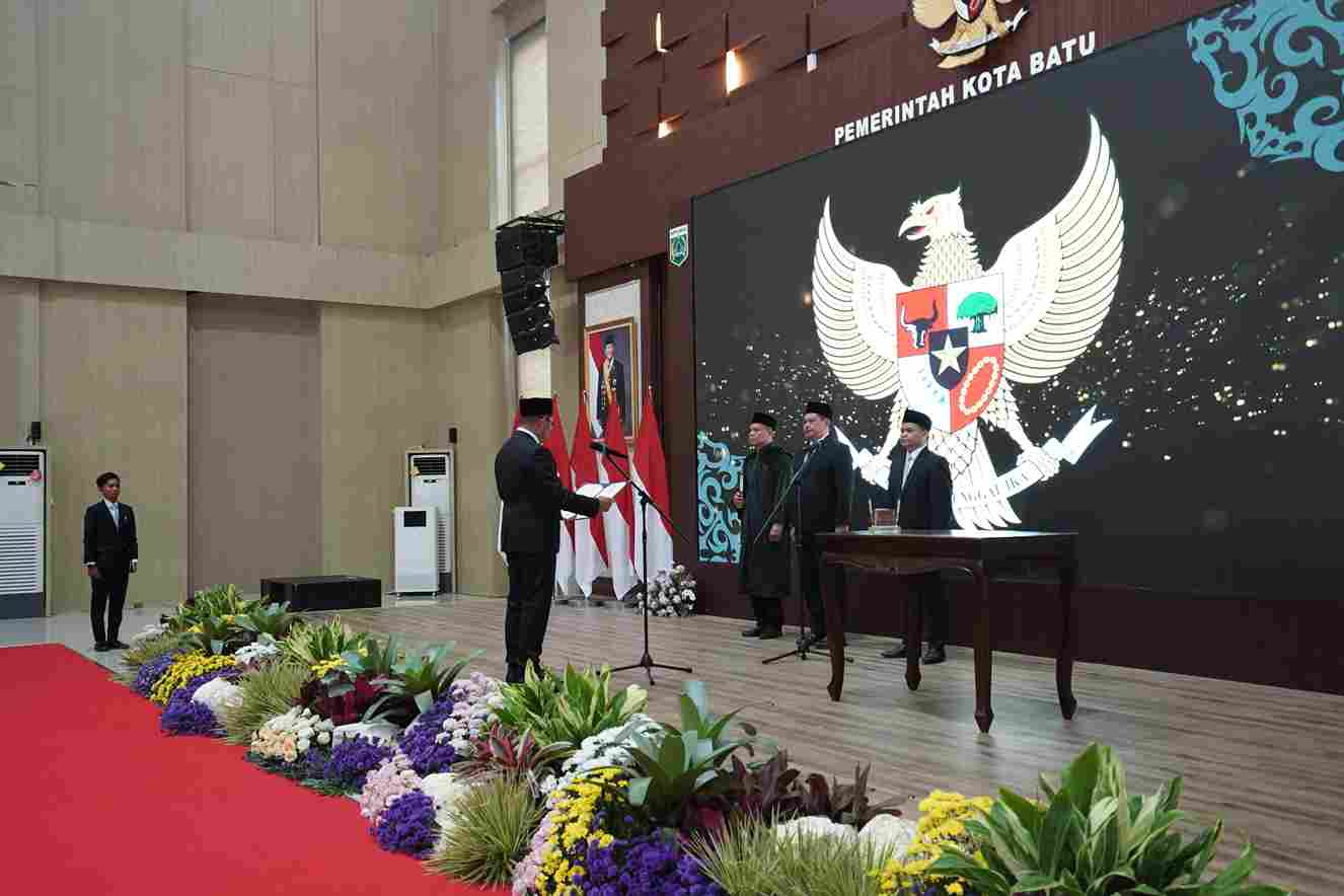 Wali Kota Batu Lantik Dewas & Direksi Perumdam Among Tirto Masa Bhakti 2025-2030