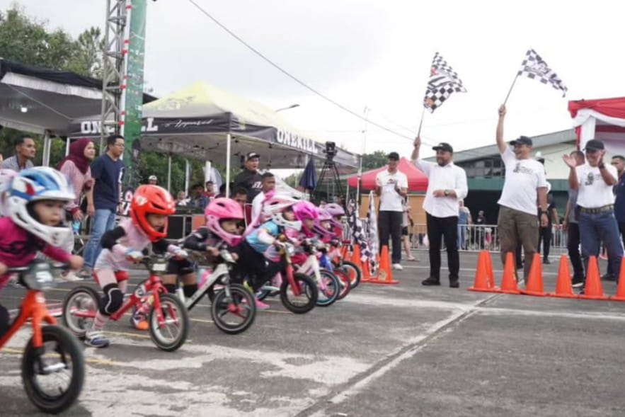 Girls 2021 AF71 Military Race Push Bike Dukung Sport Tourism Kota Batu