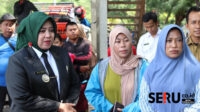 Tangis Keluarga Korban Nelayan Hilang Pecah Saat Mbak Ulfi Kunjungi Posko Tim SAR Gabungan