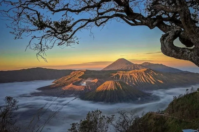 Selama Libur Panjang Gunung Bromo Dibanjiri 11.735 Wisatawan Lokal dan Mancanegara