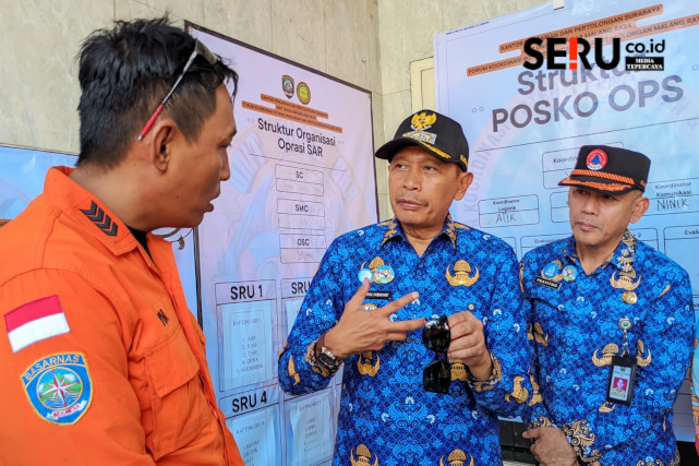 Wali Kota Malang meninjau posko operasi SAR gabungan yang didirikan tidak jauh dari lokasi kejadian. (Seru.co.id/bas)