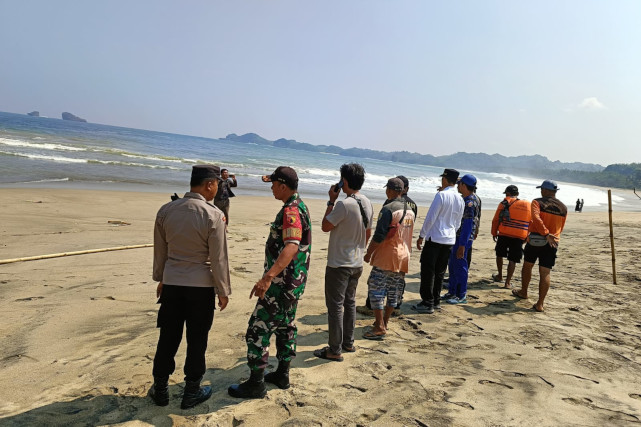 Dua Wisatawan Pantai Ungapan Hilang Terseret Ombak Saat Mandi di Muara Sungai